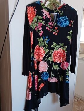 Kate & Mallory Black Floral Top with Pink and Blue Accents Long Tunic 2x